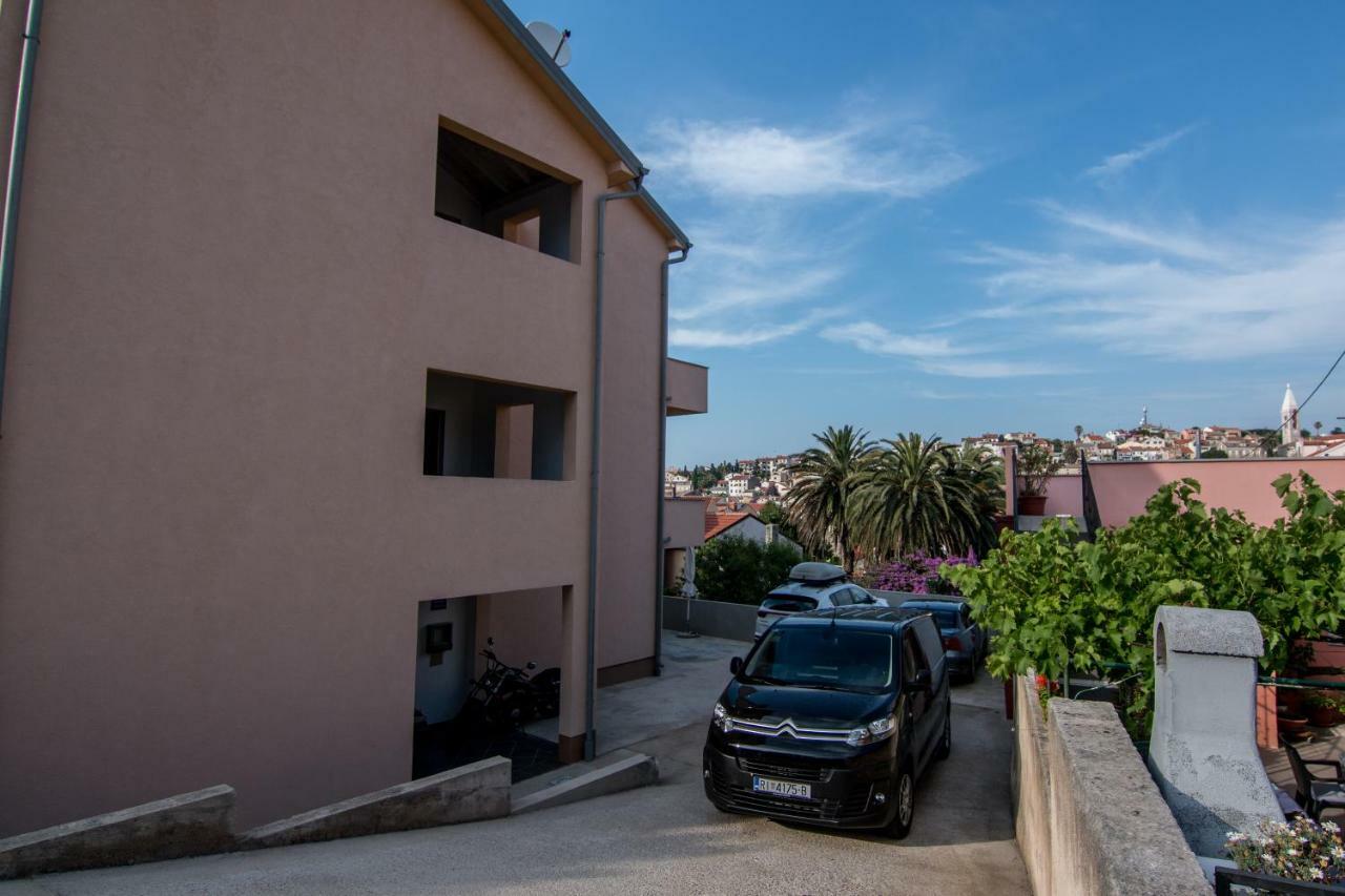 Apartments Villa Forida マリ・ロシニュ エクステリア 写真